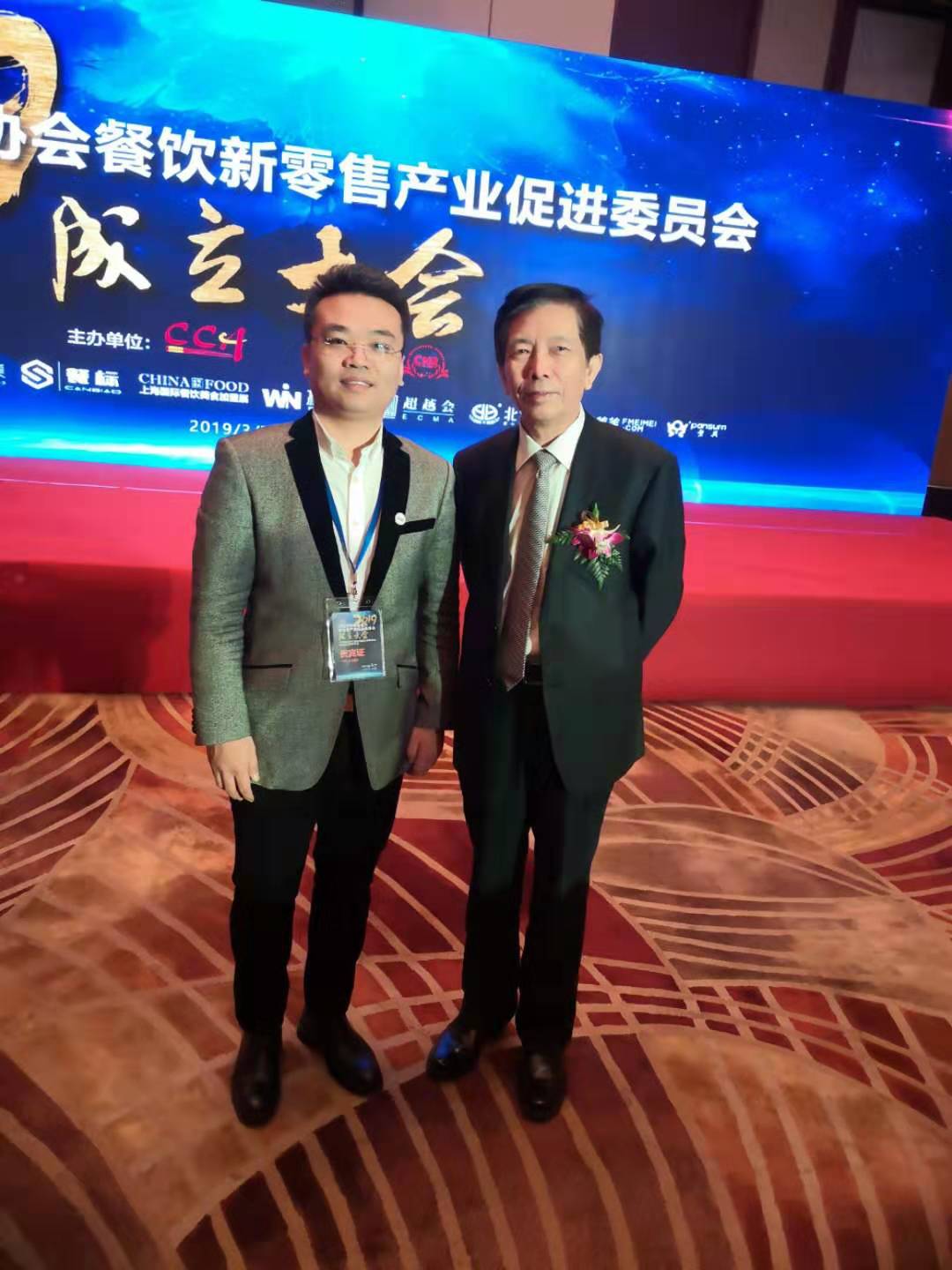 中国烹饪协会会长姜俊贤与名厨之家总经理魏显会深度沟通交流▲名厨